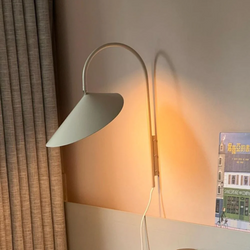 Modern Iron Petal Wall Light - Elegant Decorative Lamp for Home Interior