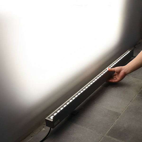 Linear Up LED Outdoor Wall Washer Light - Adjustable Landscape Lamp with Baffle for Enhanced Illumination