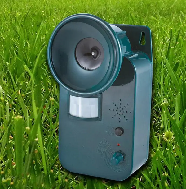 5000 sqft Ultrasonic Cordless Pest Repeller - Safe Outdoor Solution for Repelling Various Animals (9V DC)