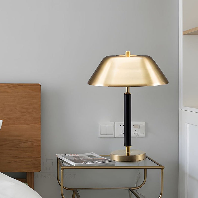 Stylish Modern Black Metal and Brass Table Lamp for Living Room Décor – Elegant Lighting Fixture